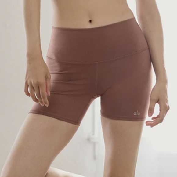ALO Yoga 5" Airbrush High-Waist Biker Short - Picture 1 of 8